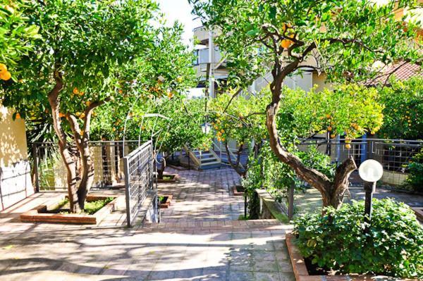 Tk Hotel - Ex Ares San Giovanni La Punta Bagian luar foto