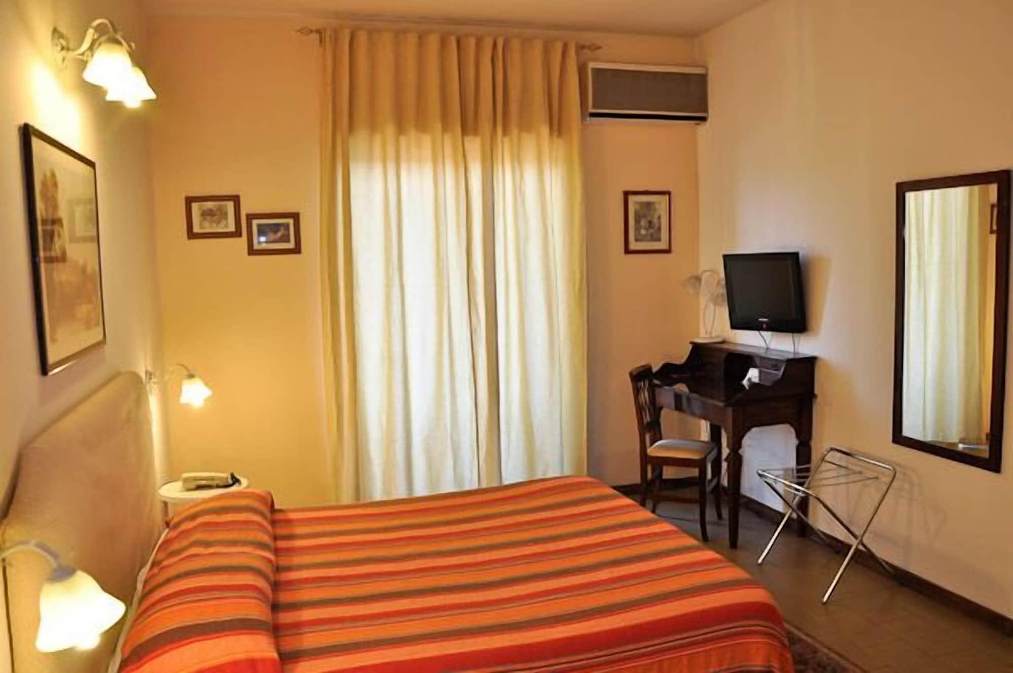 Tk Hotel - Ex Ares San Giovanni La Punta Bagian luar foto